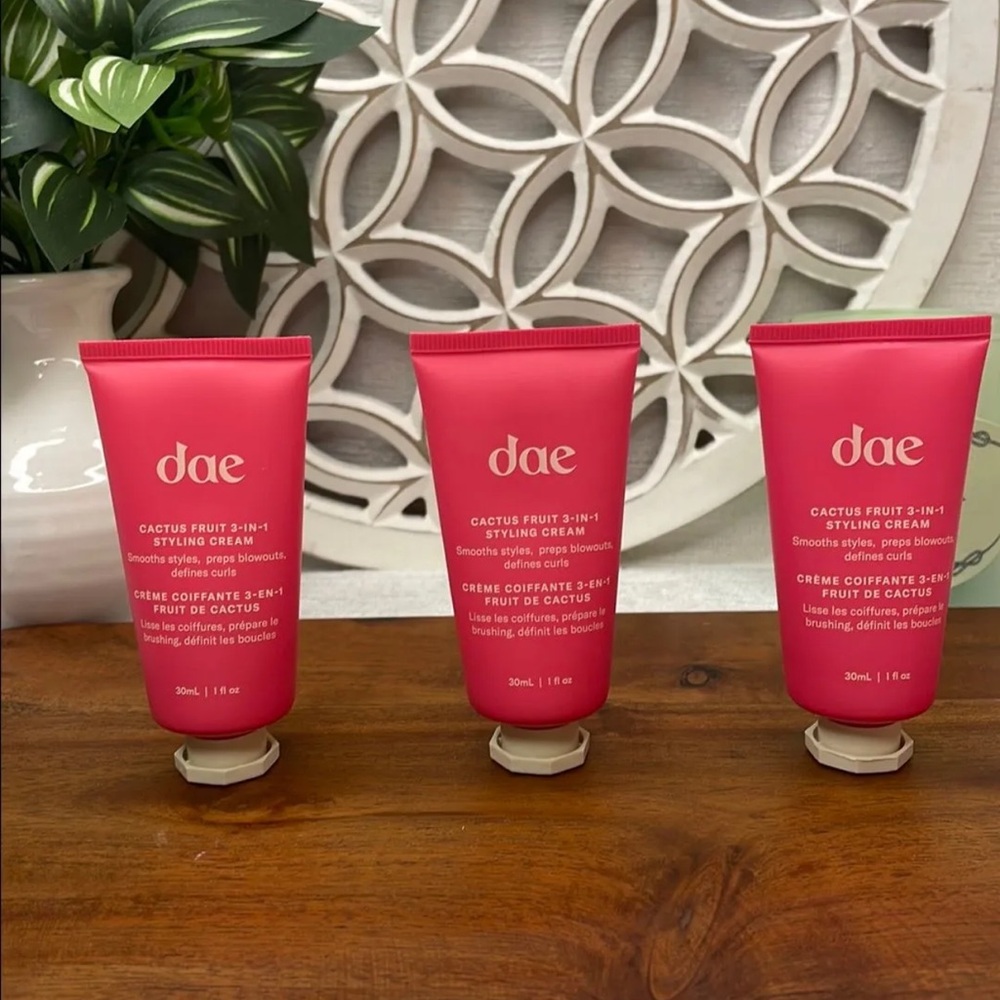Dae Cactus Fruit 3-in-1 Styling Cream - Pink